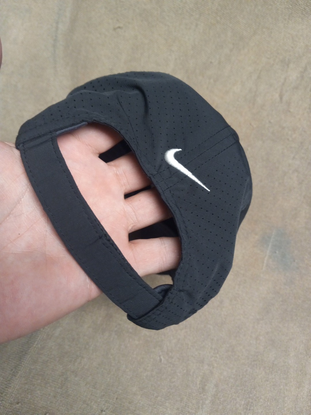 South Bay - Lightweight Black & White Nike Golf Hat - Adjustable