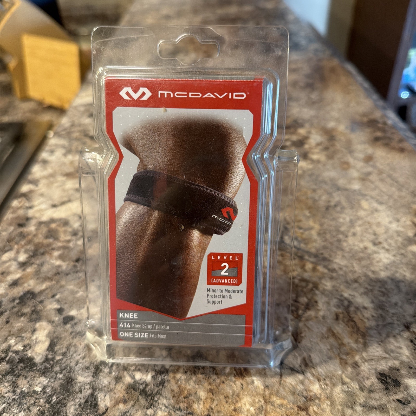 McDavid Knee/Kneecap Compression Strap - Black Level 2 One Size Fits Most