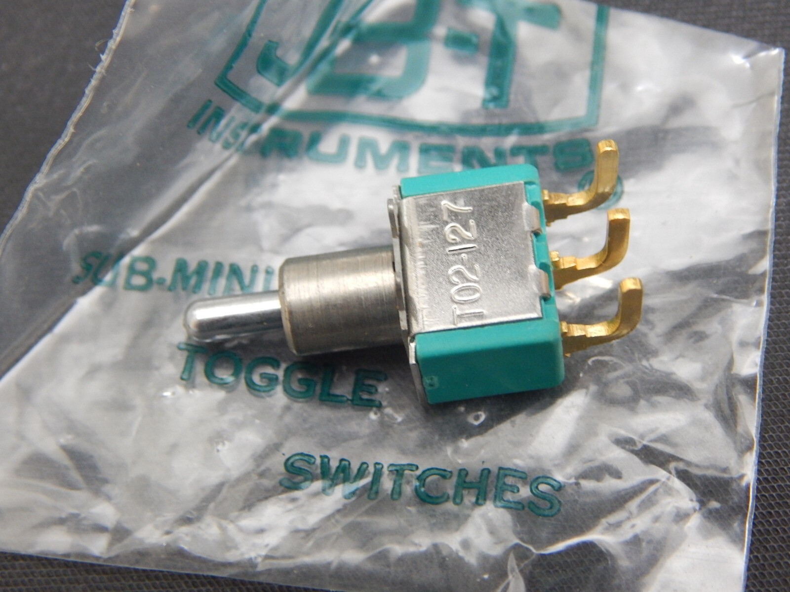 JBT T02-127 SUBMINIATURE TOGGLE RIGHT ANGLE BAT STYLE MOMENTARY SWITCH