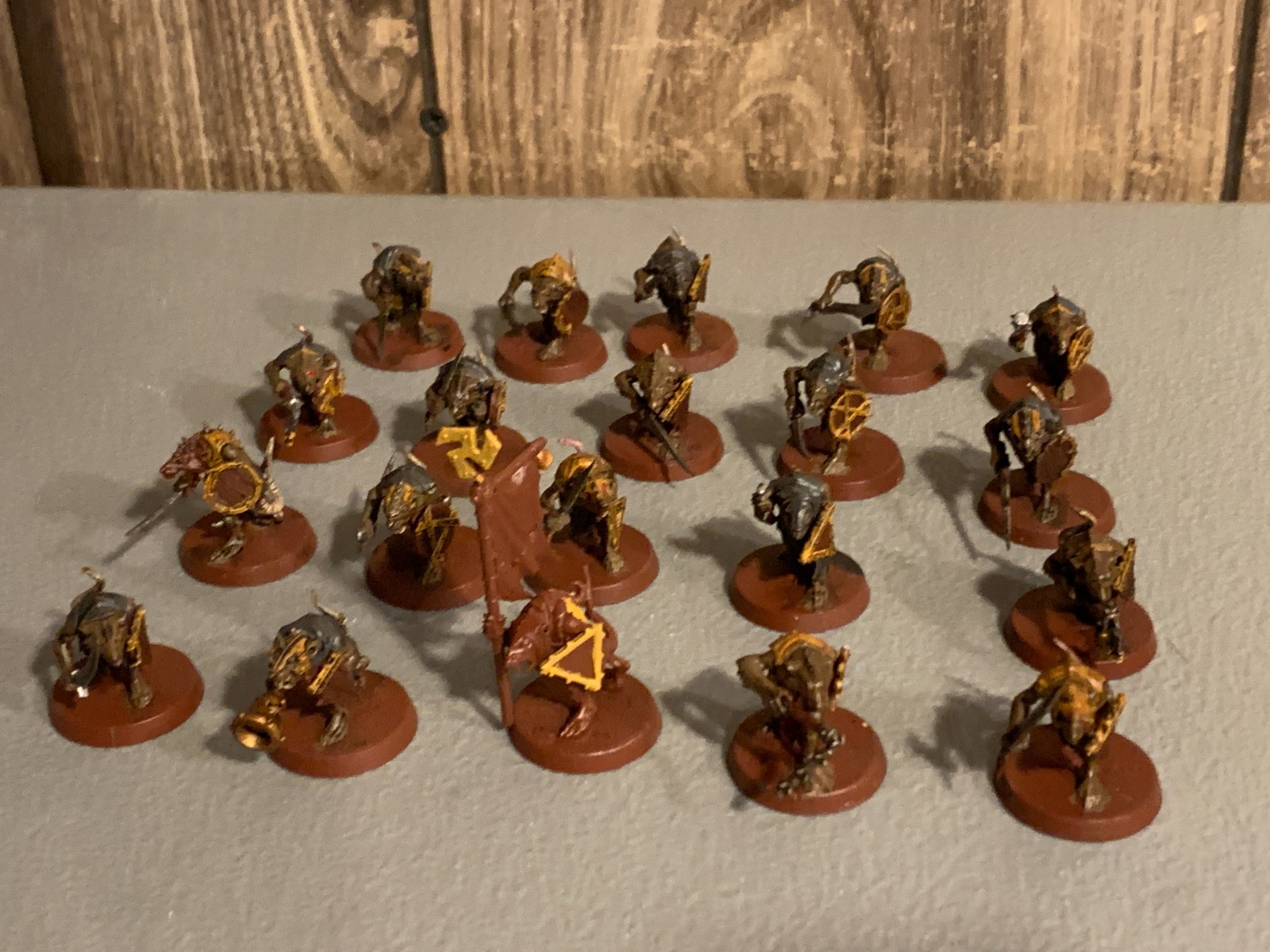 A40297 WARHAMMER FANTASY AOS OLD WORLD SKAVEN 20 CLANRATS MOSTLY PAINTED