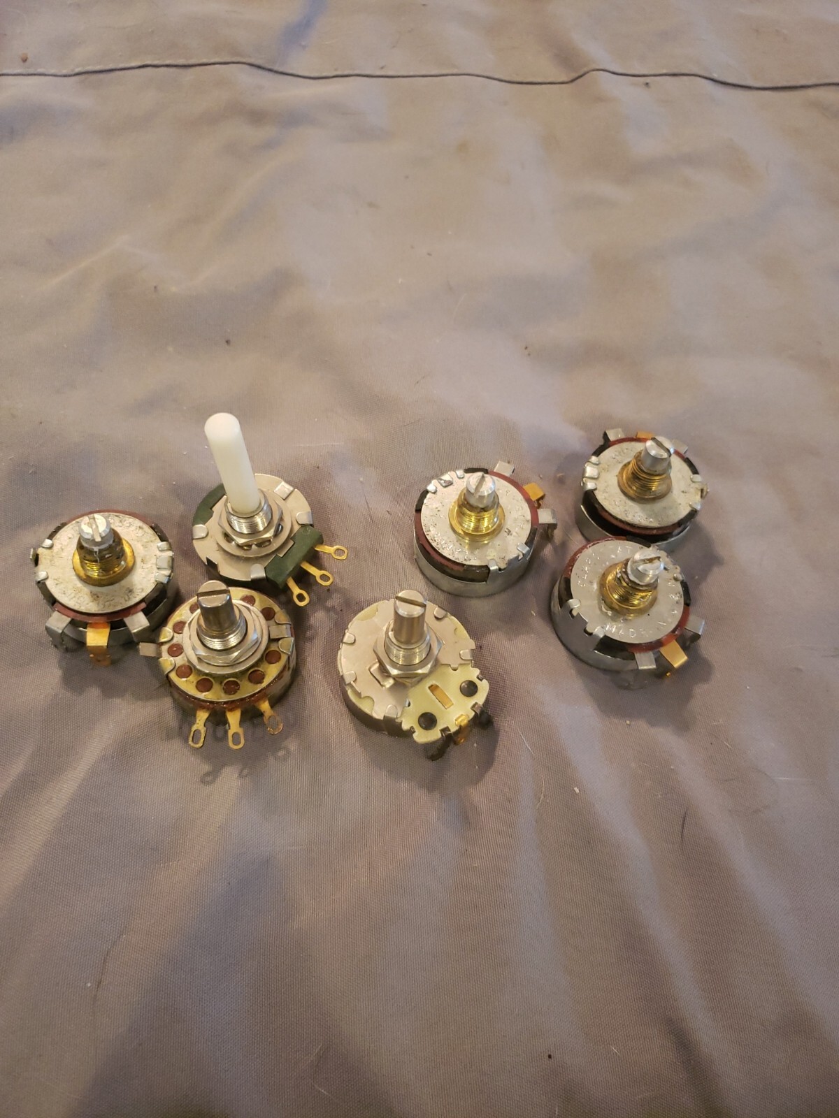 Lot of 7 Clarostat (4) 311-202 Potentiometer 500 &( 3 )others