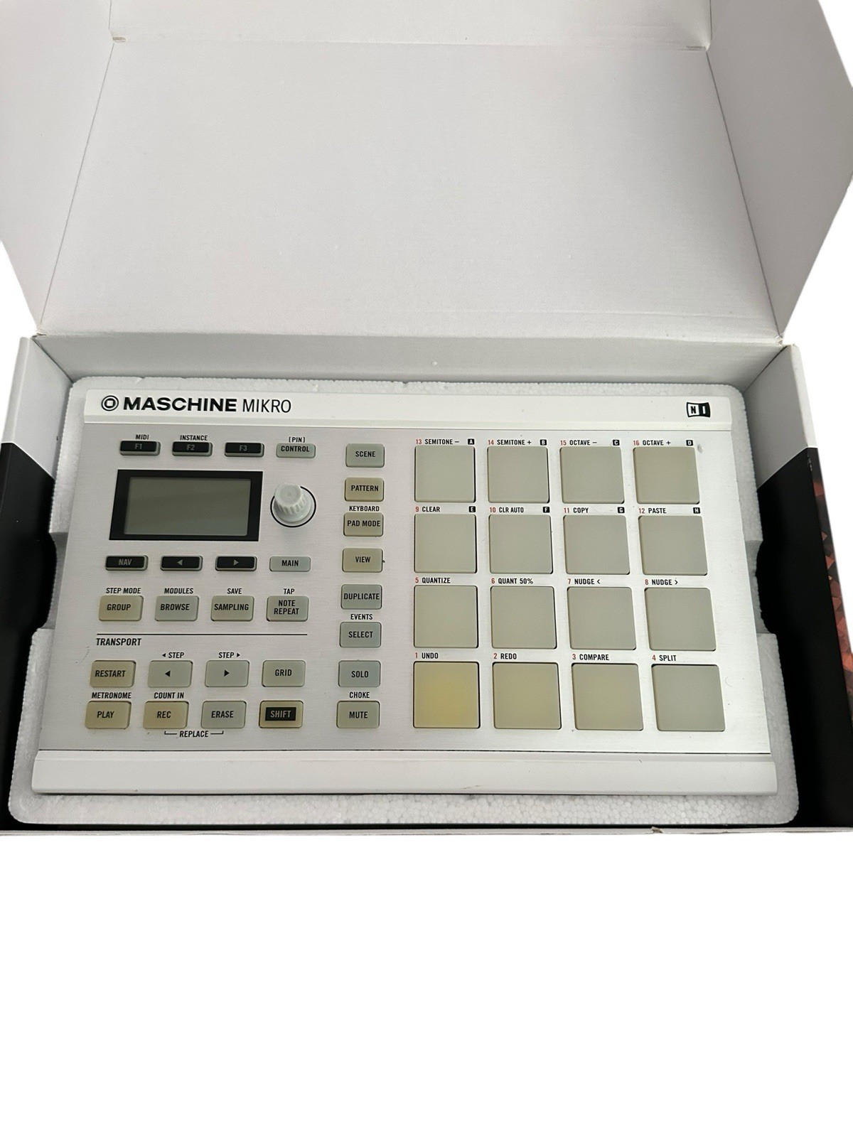 Native Instruments Maschine Mikro Sampler & Sequencer, 16 Pads, White