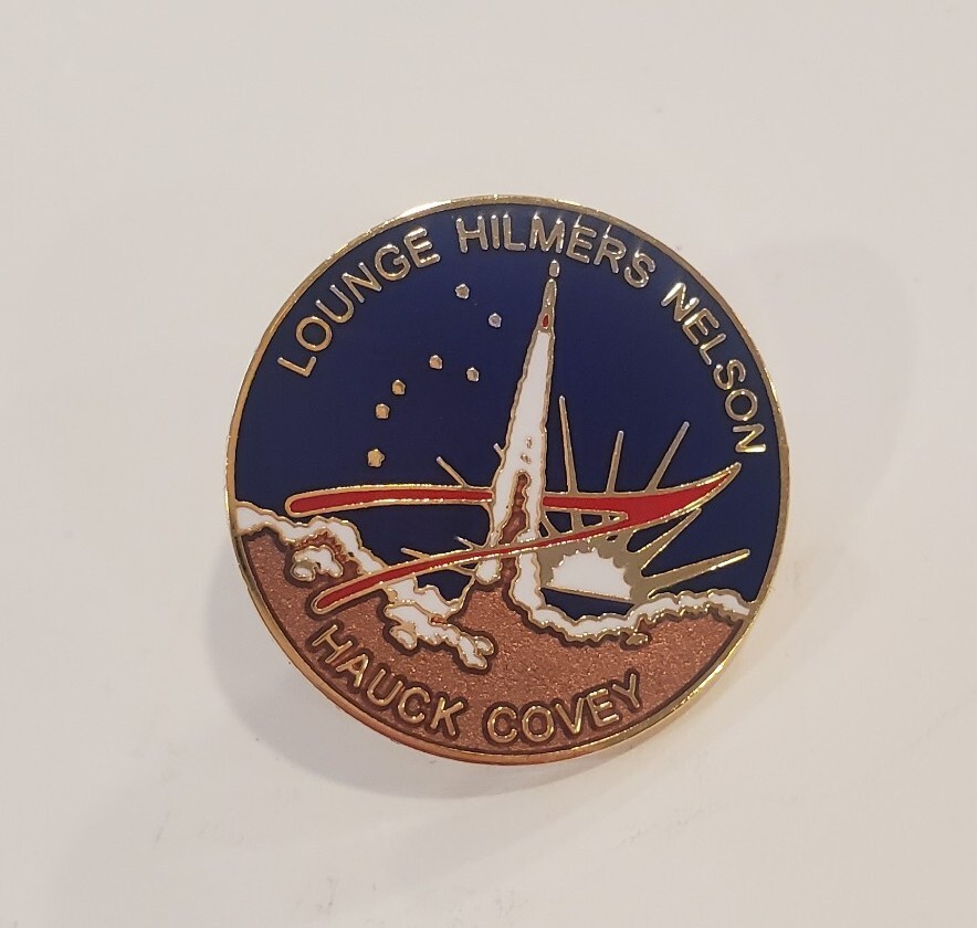 Collectible NASA STS-26 Space Flight Mission Lapel Hat Pin Oribiter Discovery