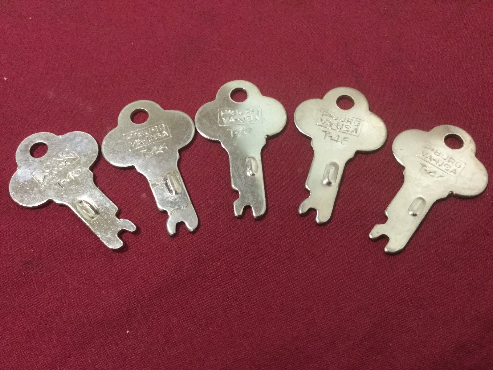 Vintage Long Lock T46 Pre-cut Luggage Keys, Set of 5 - Locksmith