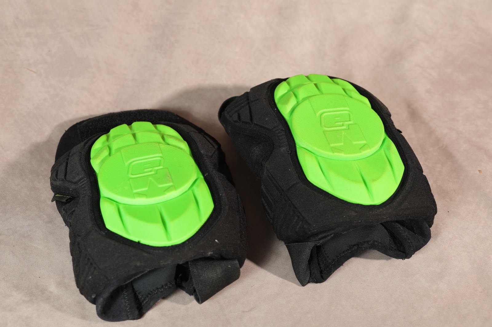 Planet Eclipse Knee Pads Size Small Black Green Paintball Protective Gear
