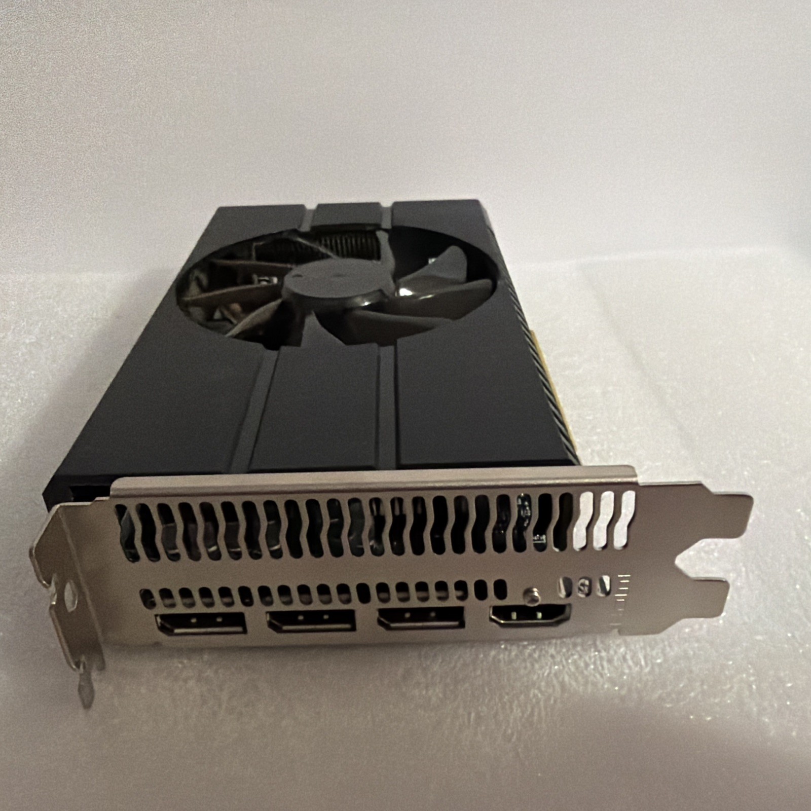 HP 910485-002 GRAPHICS CARD