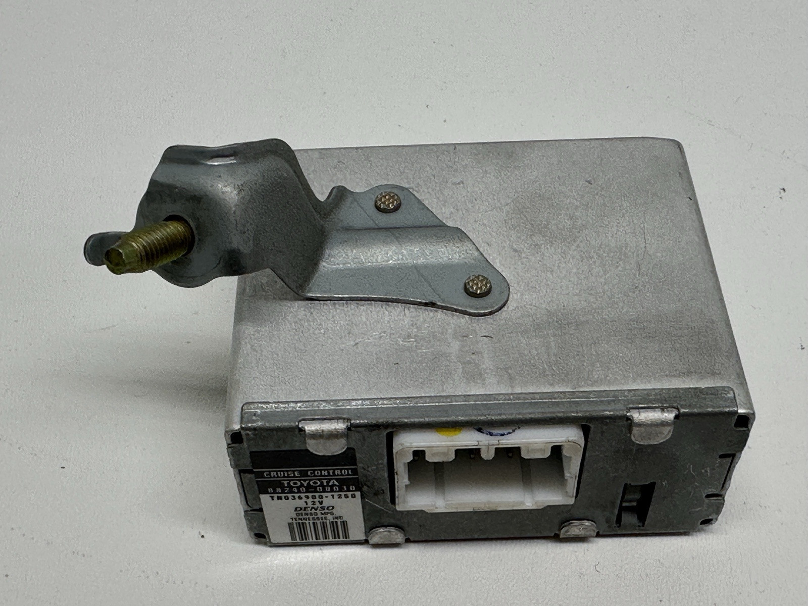 T50308 2001-2003 Toyota Sienna Cruise Control Module 8824008030 OEM