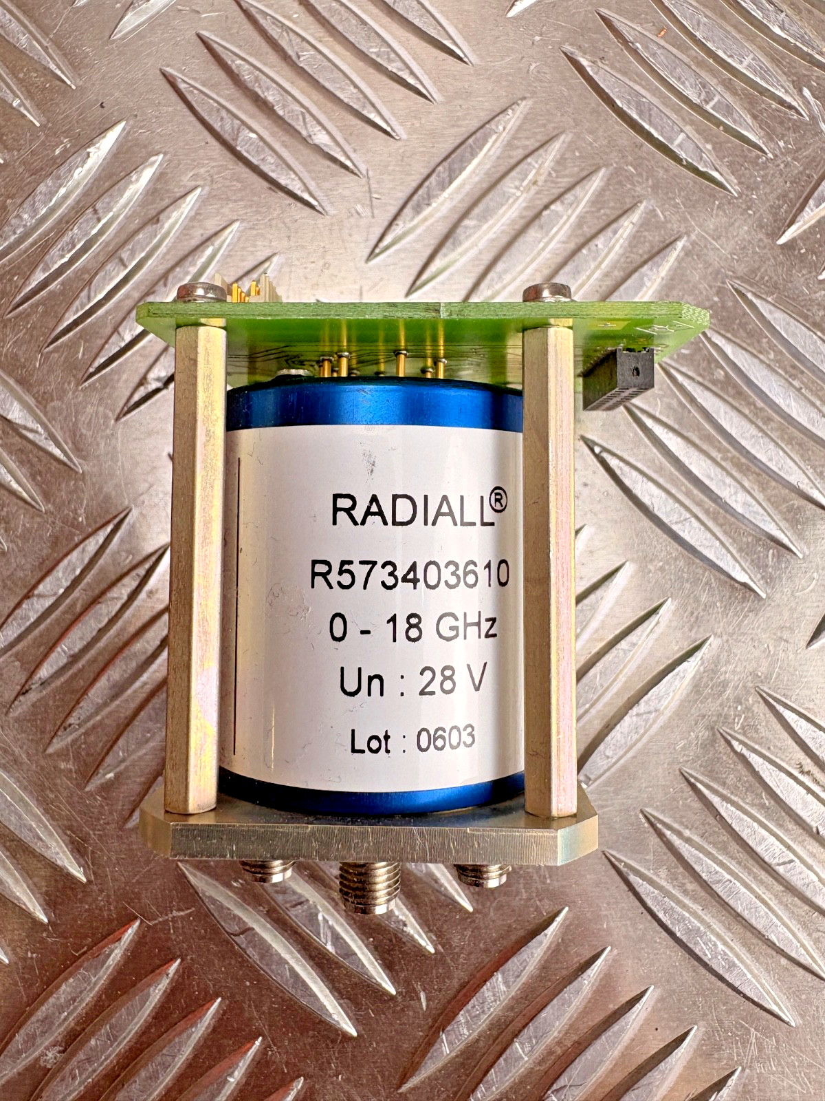 Radiall R573403610 SP6T Coaxial RF Switch 0-18GHz 28V SMA Microwave Switch