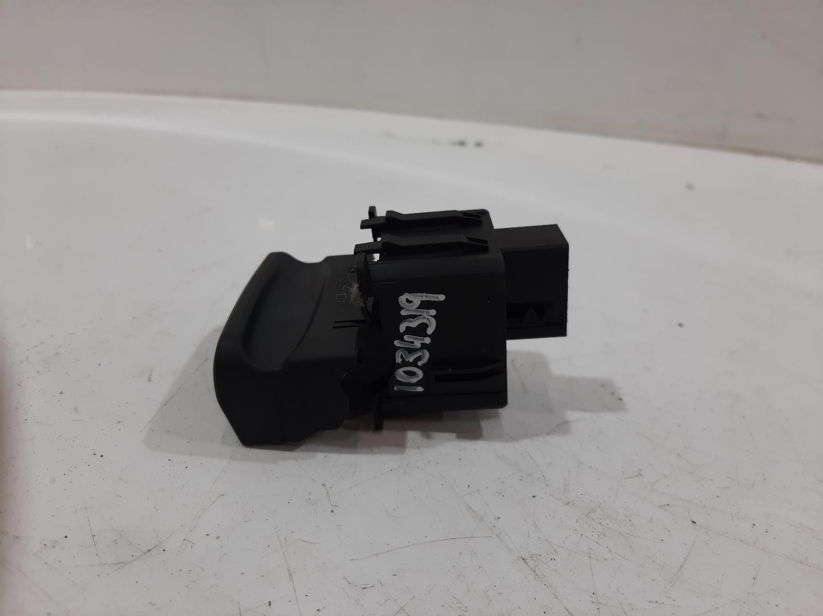 2012 PEUGEOT 3008 5 Door Hatchback Handbrake Lever/Assy 470706