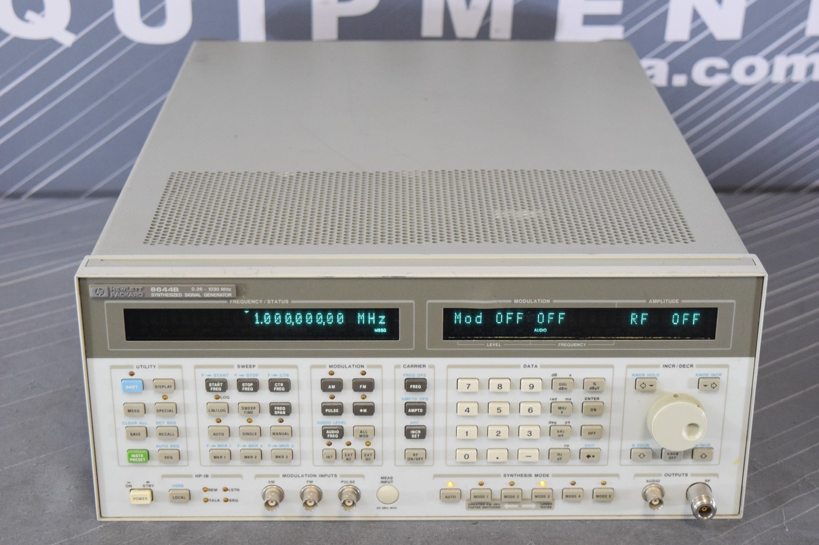 HP 8644B /001 Synthesized Signal Generator 0.26MHz - 1030MHz