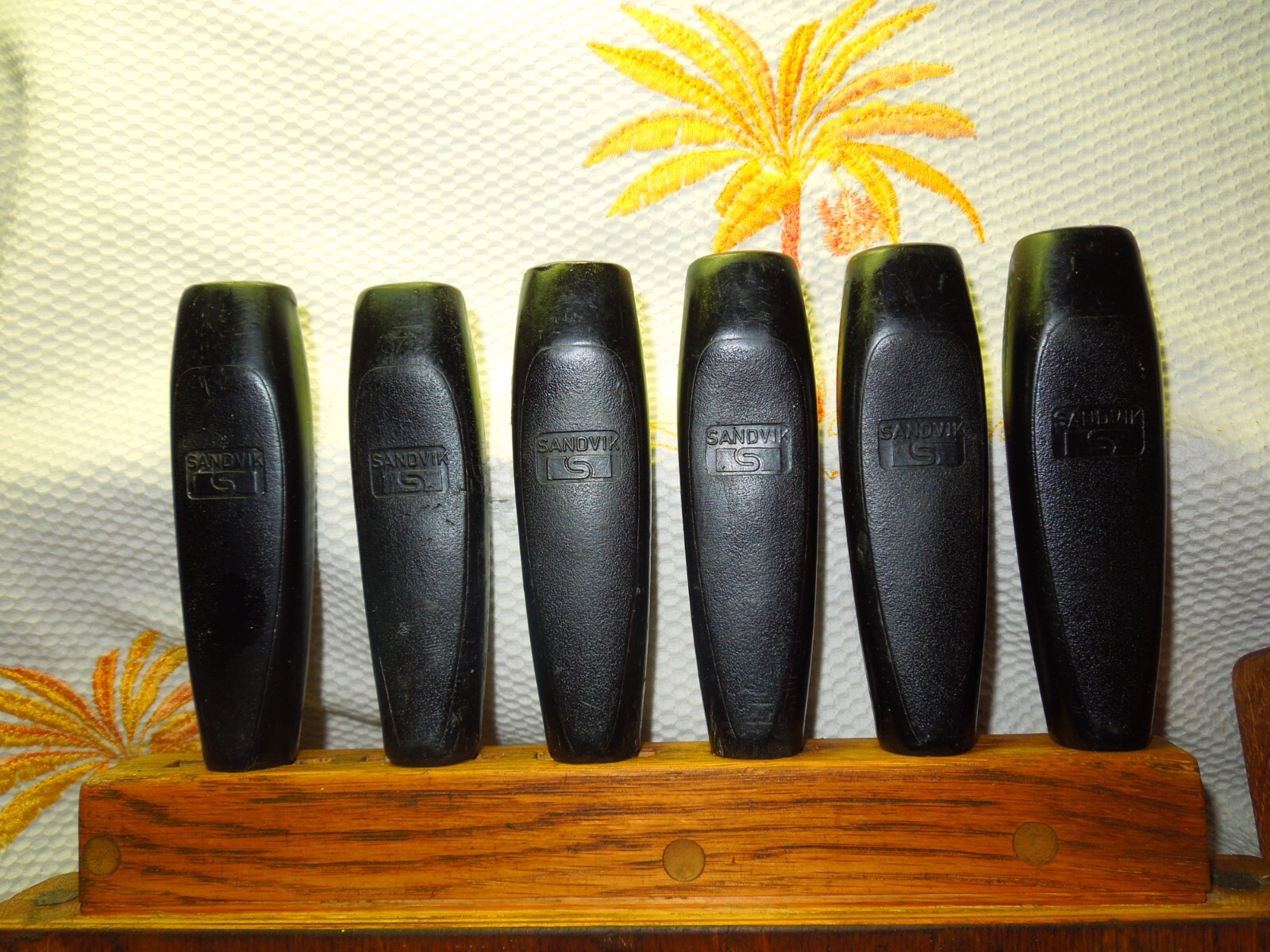 VINTAGE SANDVIK 6 PC CHISELS MADE IN HOLLAND SWEEDISH STEEL MAGNETIC WOOD CASE