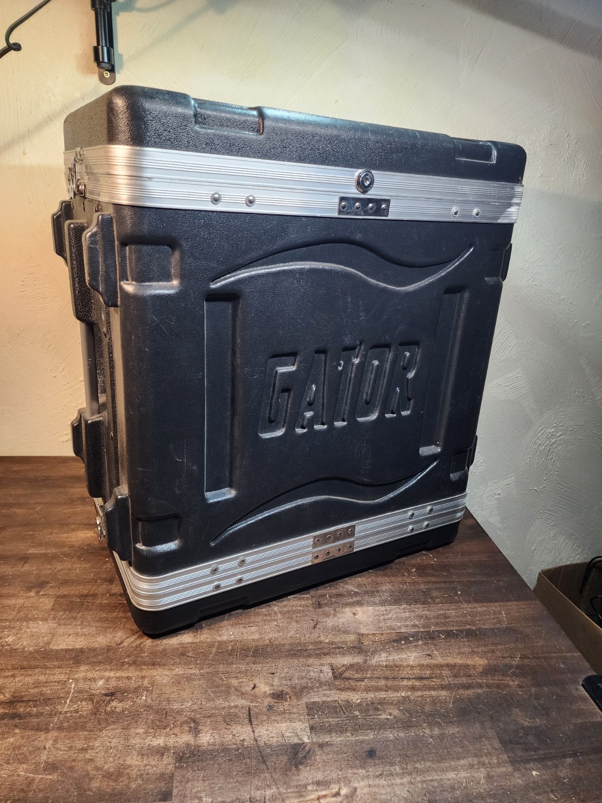 Gator Cases GR-6L  Rack Hard Black Plastic Gear Case No Key READ DESCRIPTION