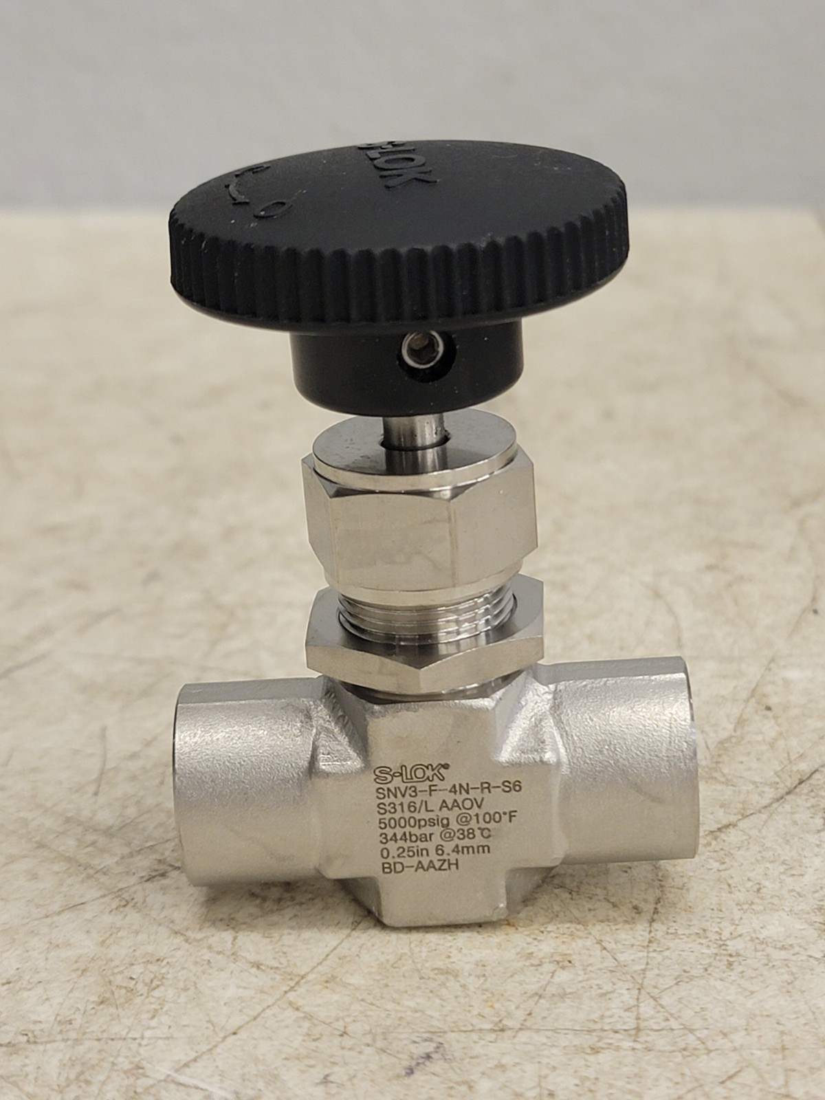 S-LOK Integral Bonnet Needle Valve  1/4" Stainless Steel 5000psi SNV3-F-4N-R-S6