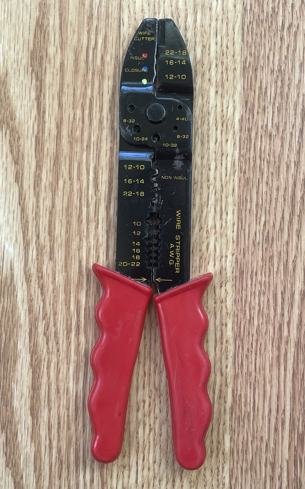 VINTAGE MULTIFUNCTIONAL WIRE STRIPPER, CRIMPER & CUTTER TOOL FOR ELECTRICAL WORK