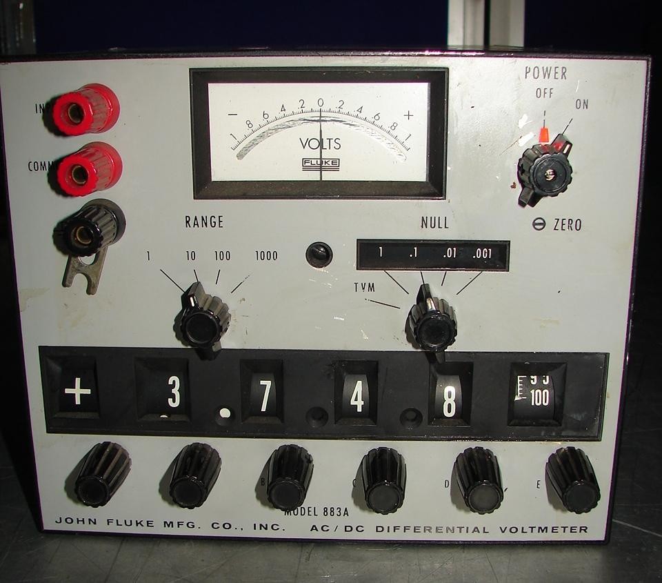 FLUKE 883A AC/DC DIFFERENTIAL VOLTMETER T3240