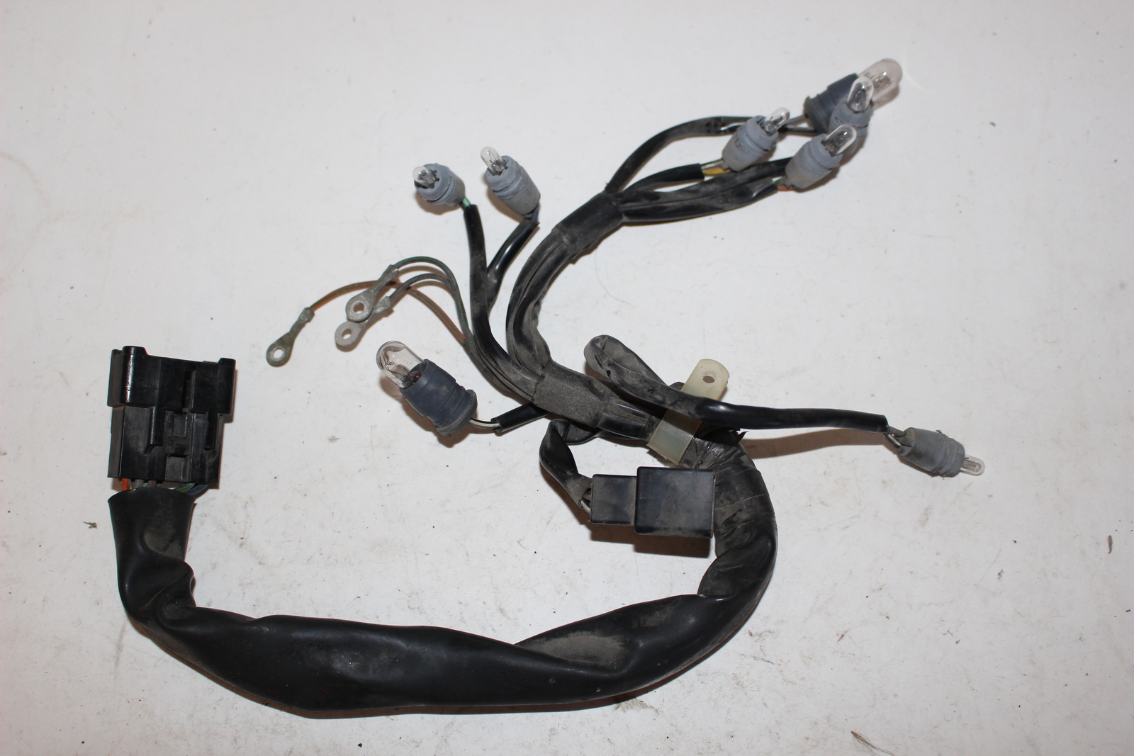 SUZUKI GSXR750 GAUGE METER INDICATOR PILOT WIRE SOCKET (TOIW321)