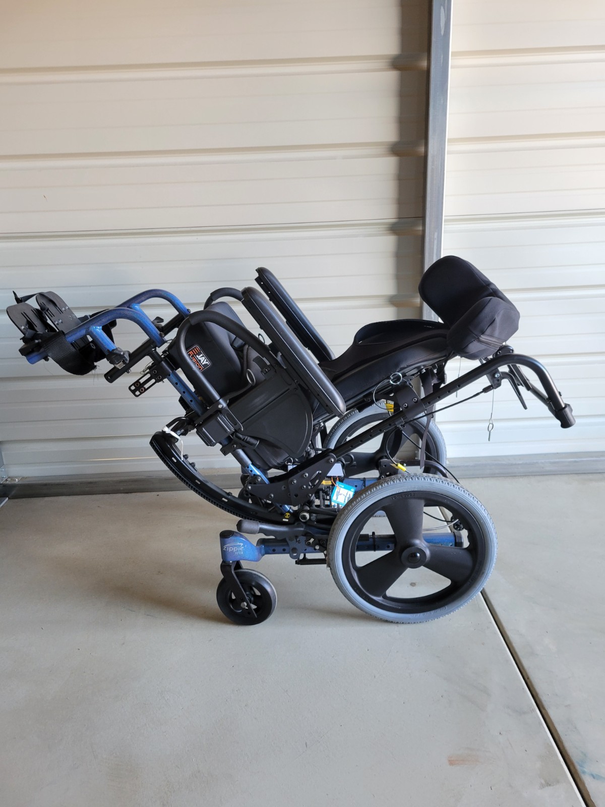 Quickie Iris Zippie Recline Tilt in Space Wheelchair 14"x13" OR 14"x16"  ?