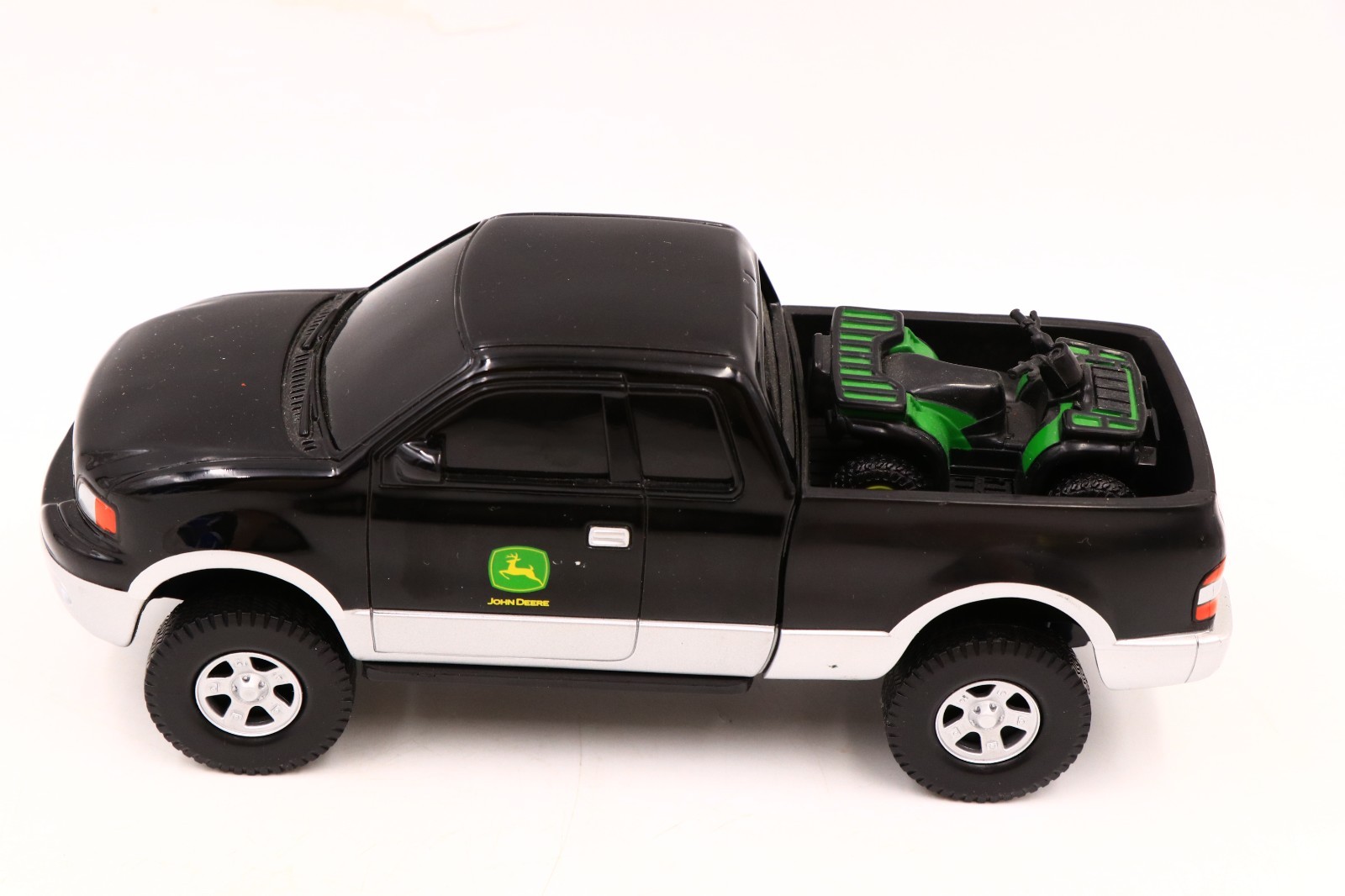 2004 Ertl 1:25 Ford F-150 John Deere Pickup Truck w/Camion ATV #35049 Loose A3