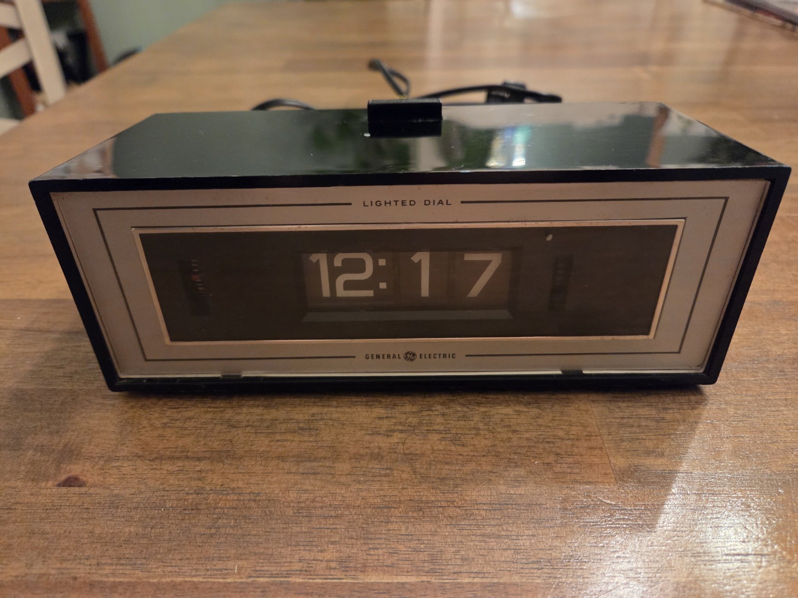 Vintage General Electric GE Dial Flip Digital Alarm Clock 8142-4 Retro