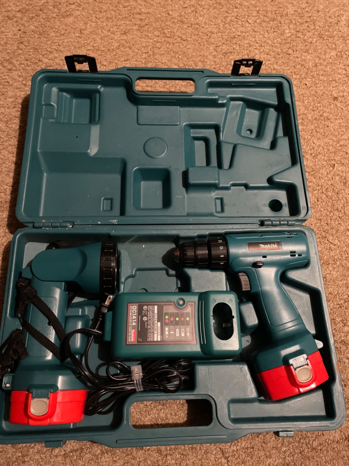 Makita Cordless Drill 6228D 14.4V Kit Charger Batteries Flashlight & Case Tested