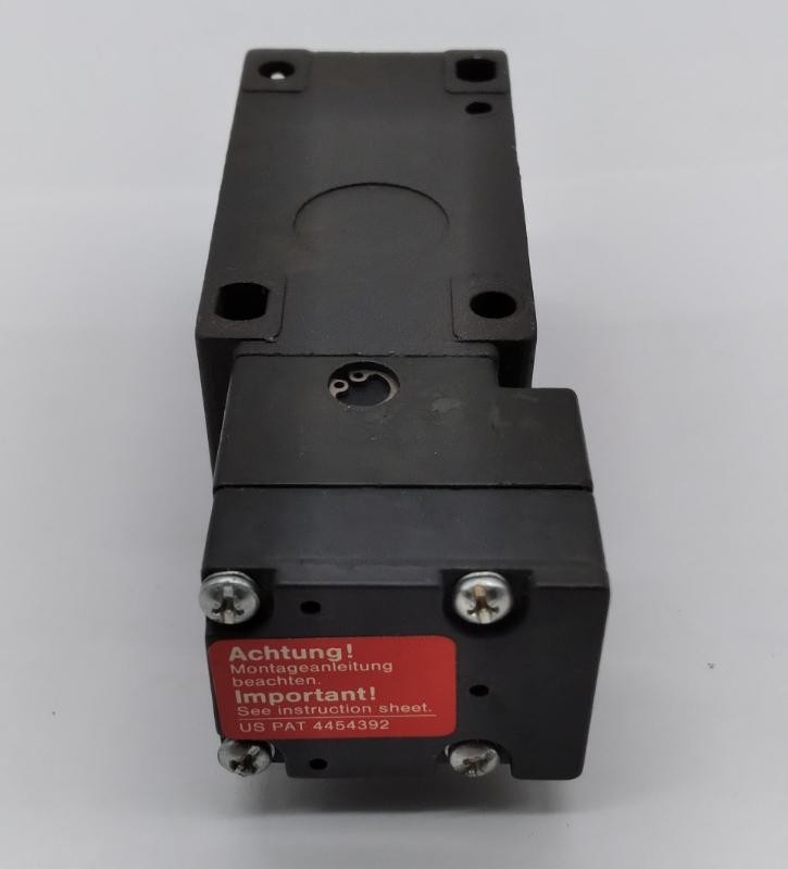 Euchner NZ2VZ-528 E Safety Switch TESTED