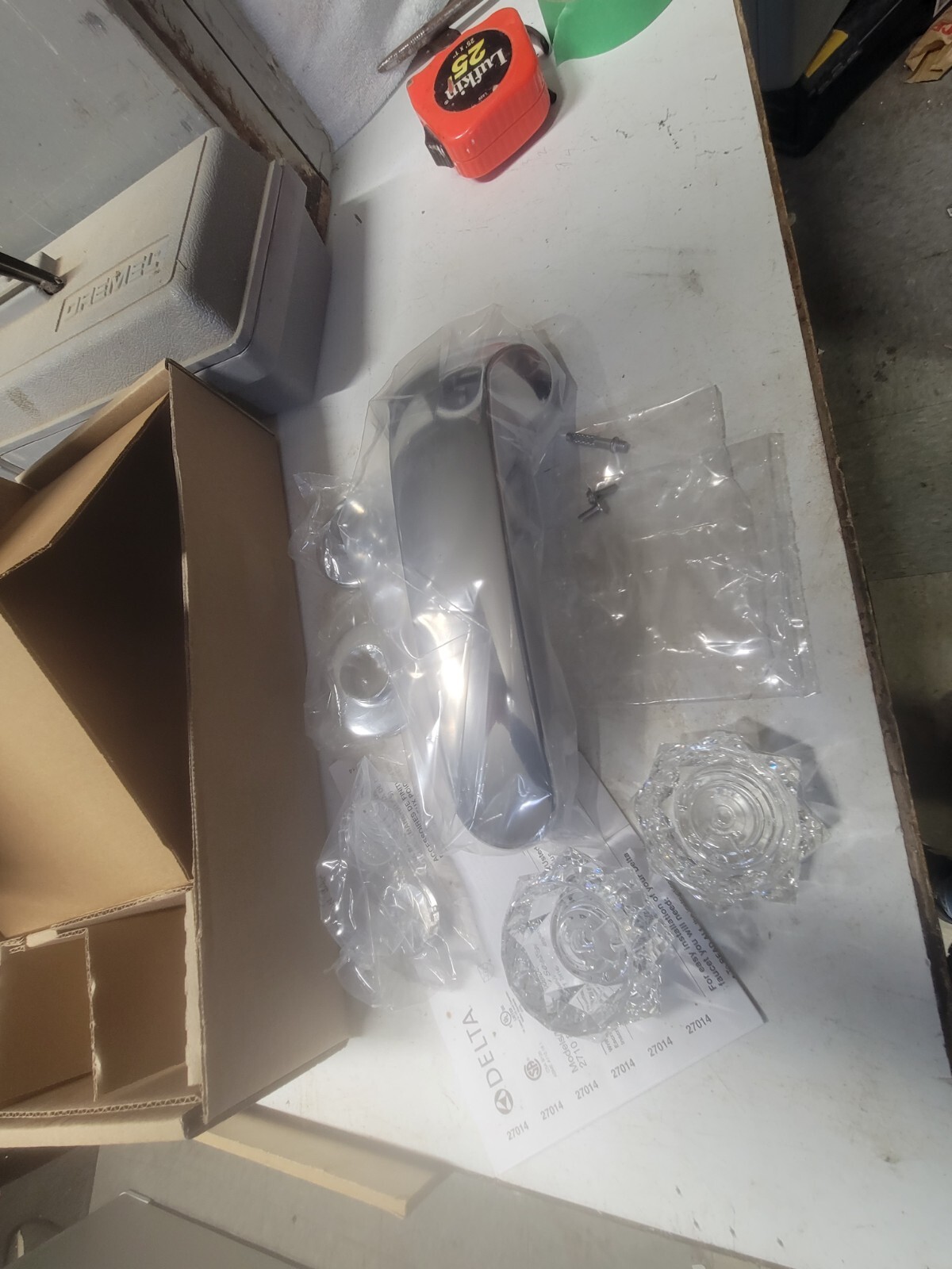 DELTA SPOUT  Roman Tub   CHROME  11'' L 4 1/2 T  NEW w/ 2 handles trim kit