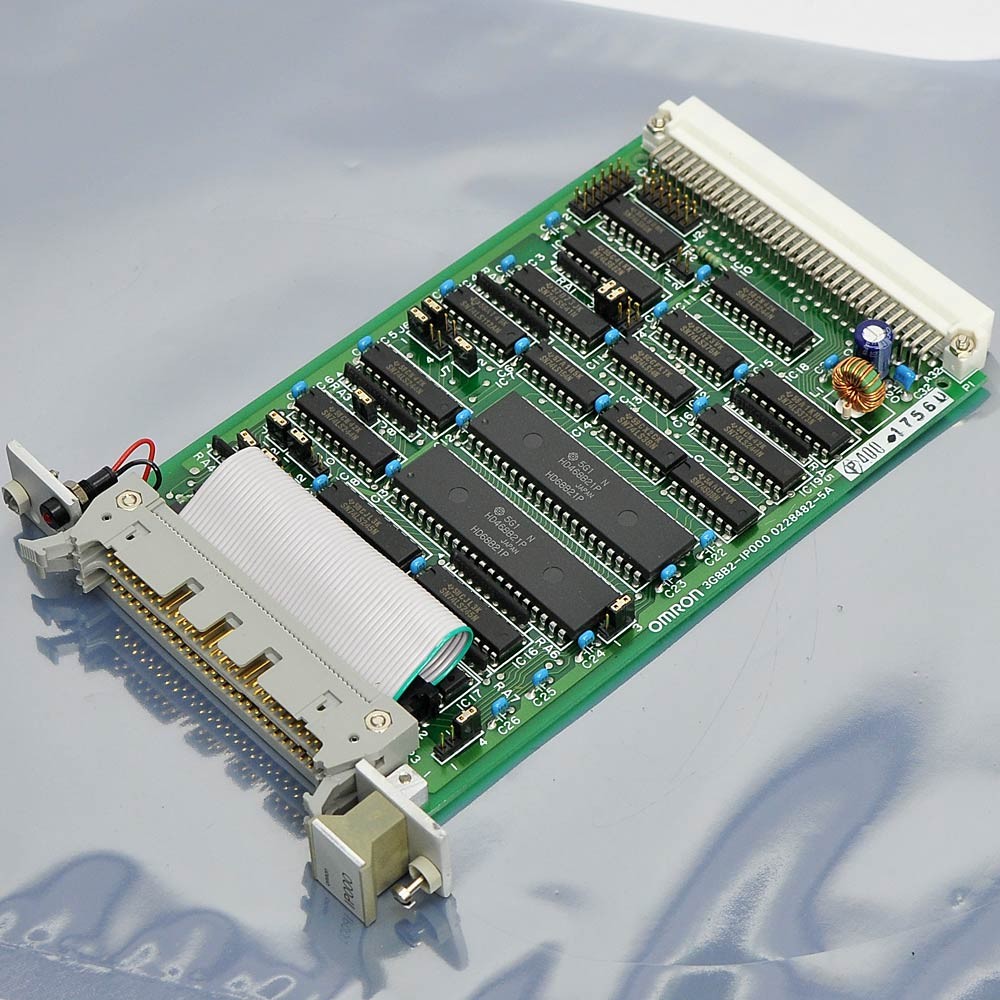 Omron 3G8B2-IP000 0228482 Peripheral Interface Board Card Module