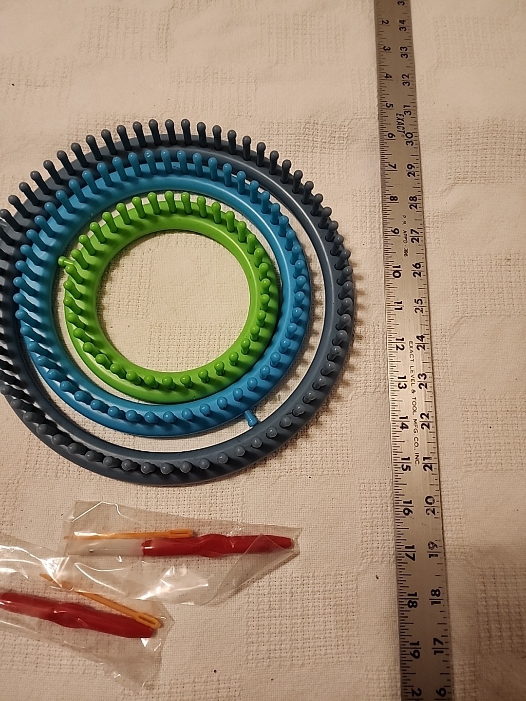 BAYE NITTING LOOMS AND TOOLS