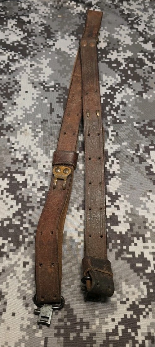 VINTAGE PERIOD TOOLED DESIGN LEATHER RIFLE SLING WITH SWIVELS