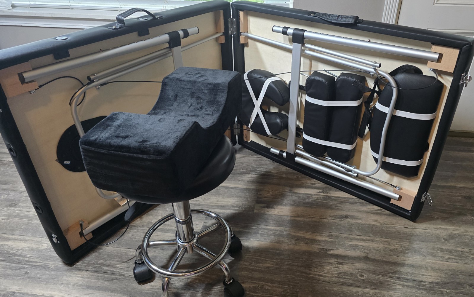Lash/Spa Bed Setup Portable Massage Bed & Rolling Stool & Pillow LOCAL PICKUP KY