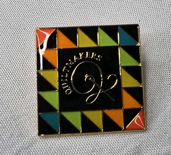Quiltmakers Quilters Guild Green & Yellow Orange Lapel Pin