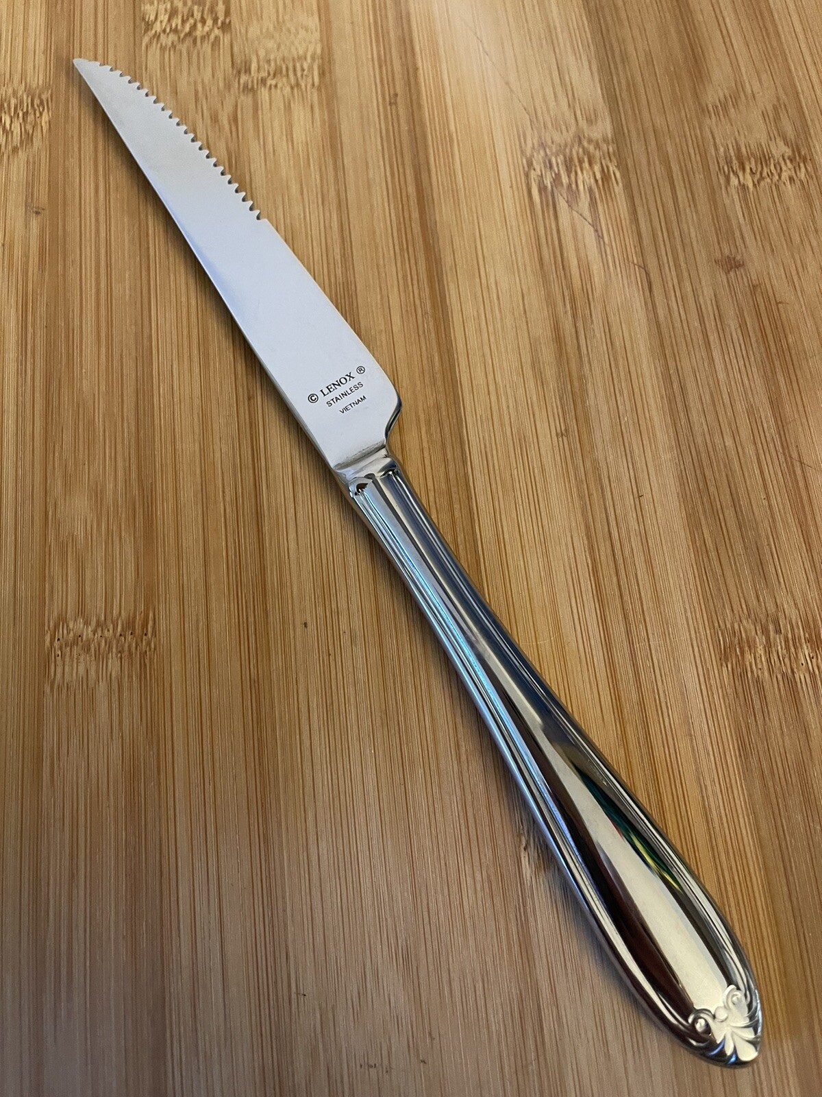 Lenox 18/10 Stainless FOREST PARK Outlined Scroll SERRATED STEAK KNIFE 9.5" NEW