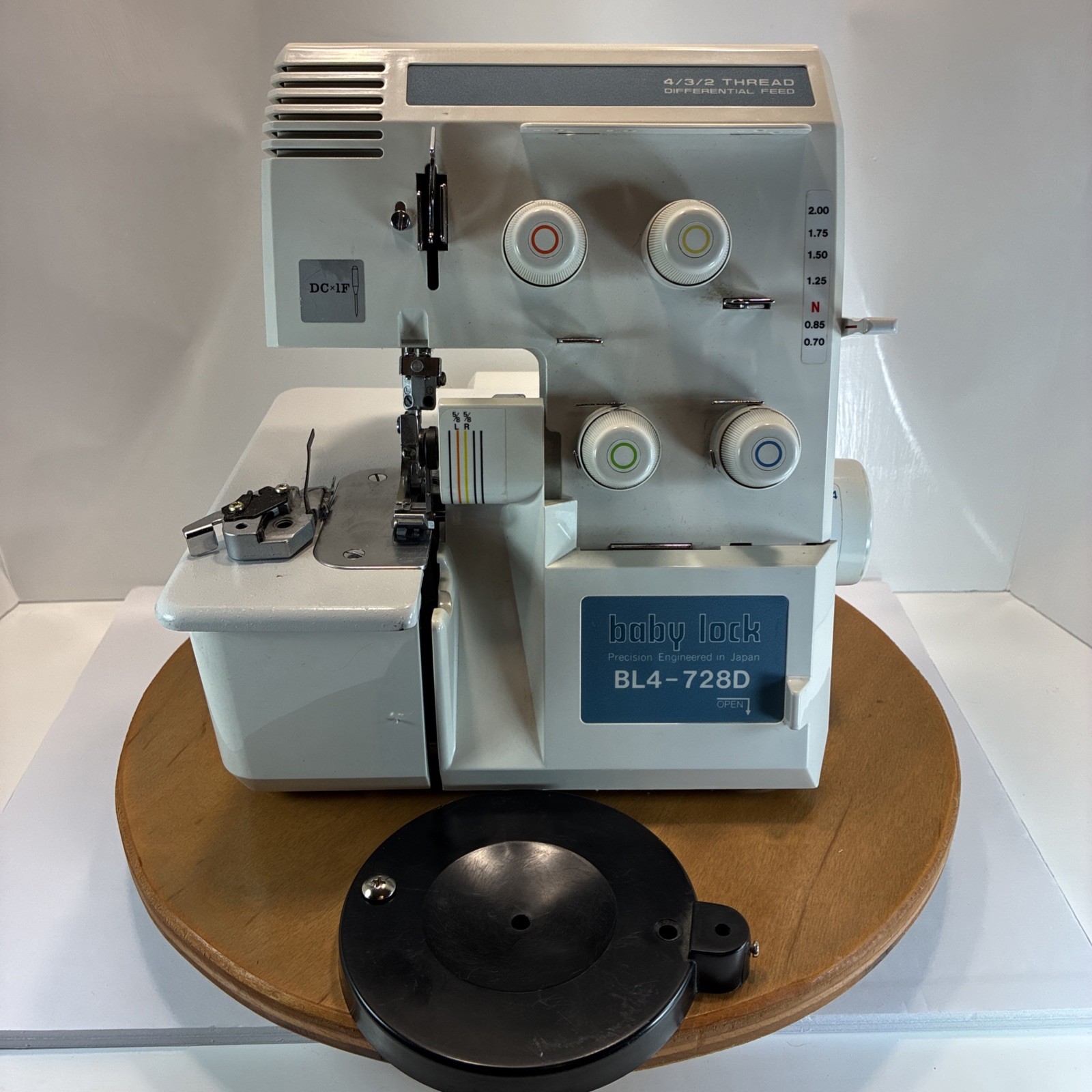VTG Baby Lock Serger BL4-728D Read Will Pull A Part, For parts only.