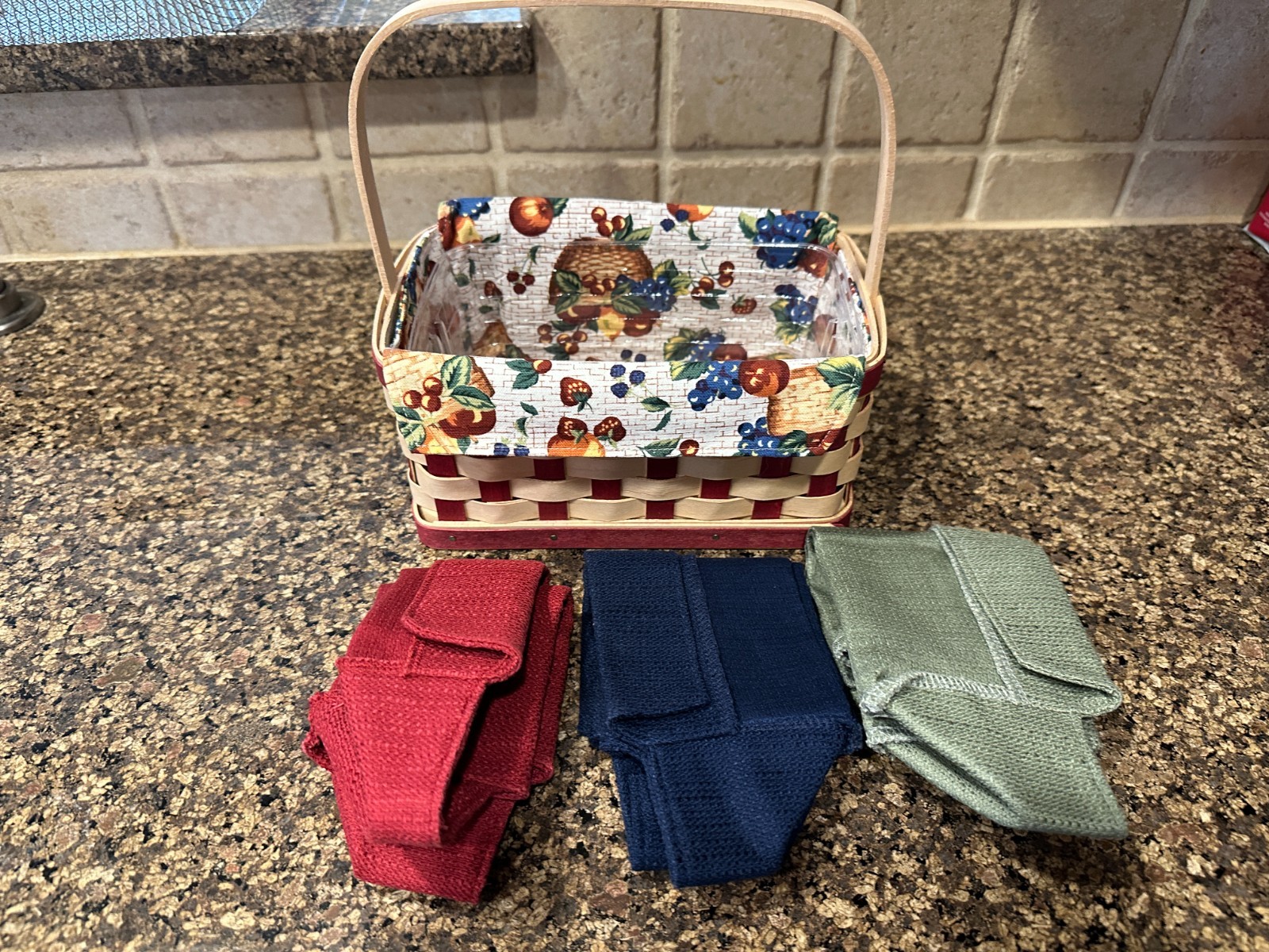 Longaberger 2 Pint Basket with 4 Liners & protector 2006 EUC