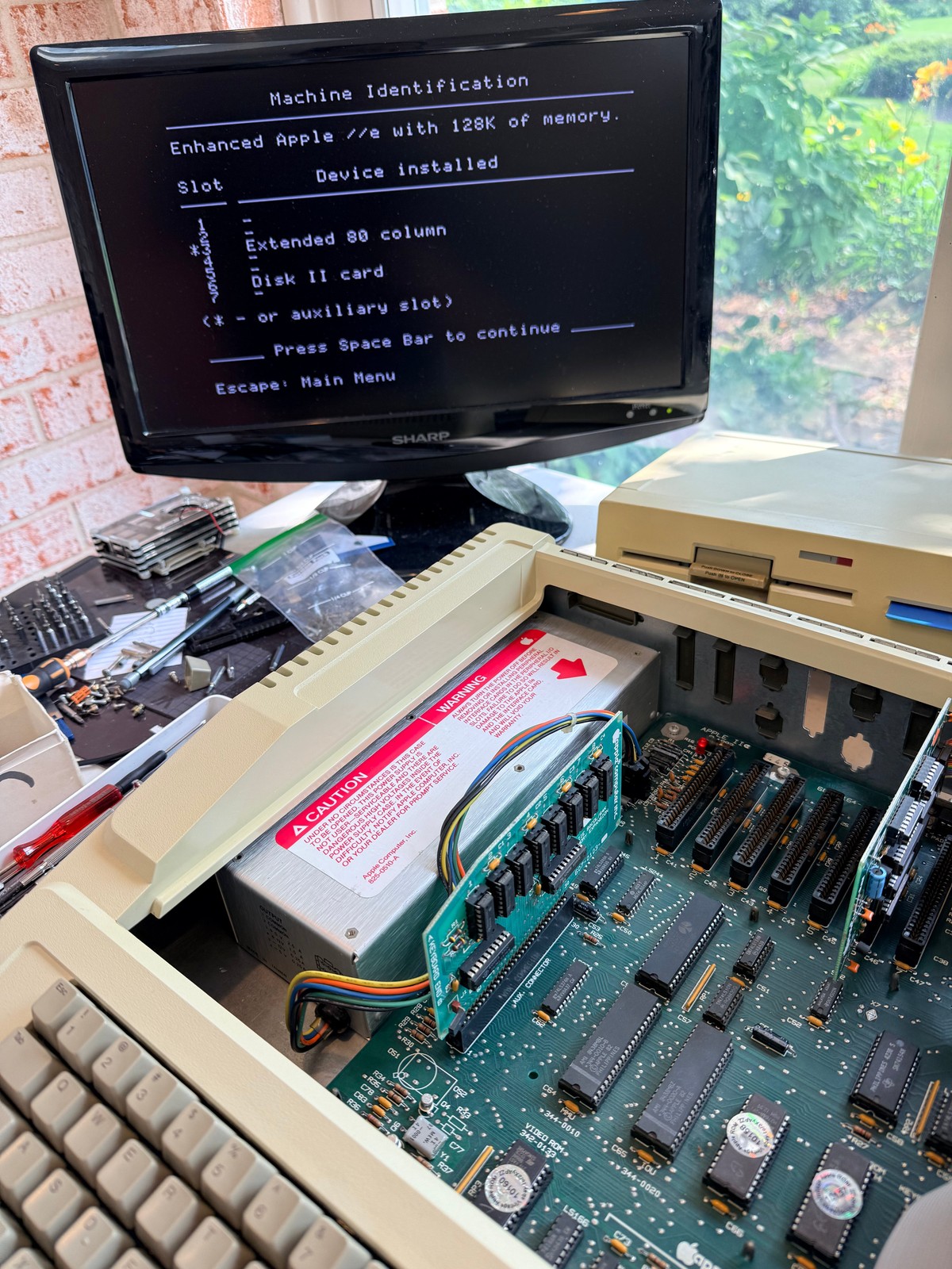 Apple IIe Enhanced Computer 128K(A2S2064) • Apple DuoDisk (A9M0108) • Working