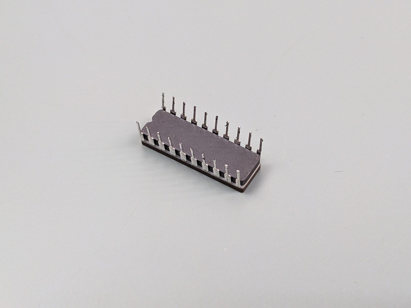 Signetics PLC18V8-Z35FA Erasable Programmable PAL
