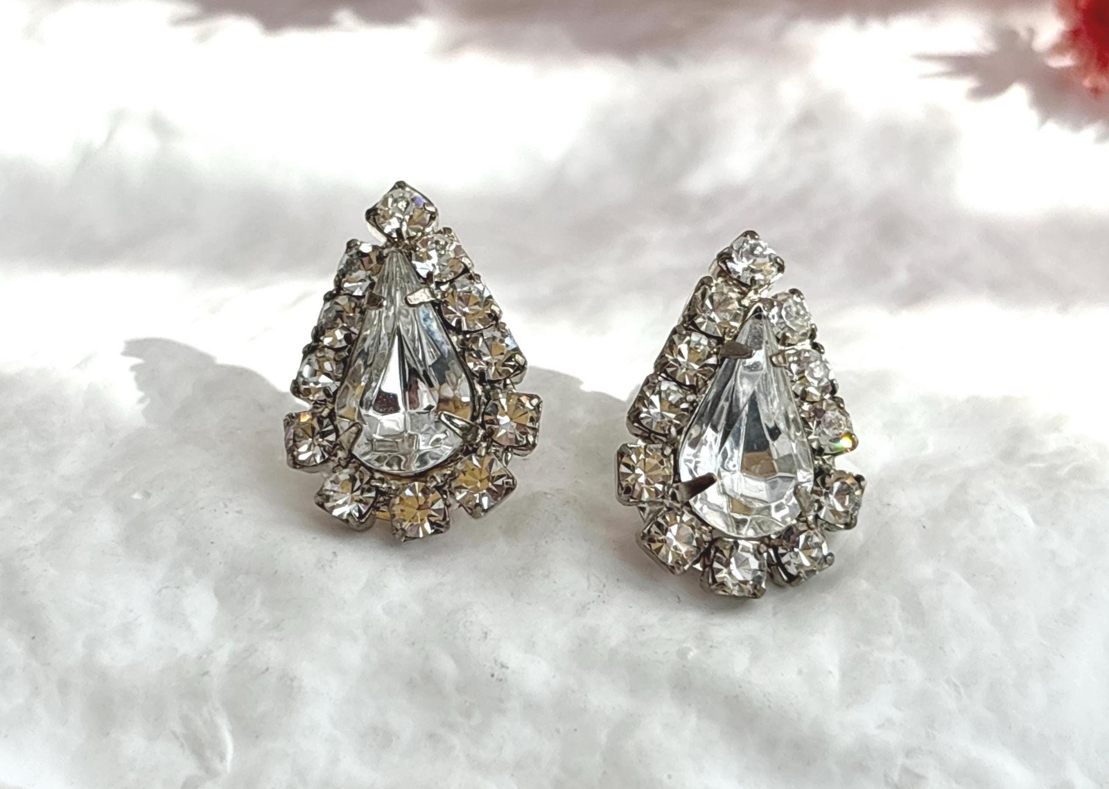 Teardrop Shaped Glass Stone 80's Silver Toned Vintage Post Back Stud Earrings
