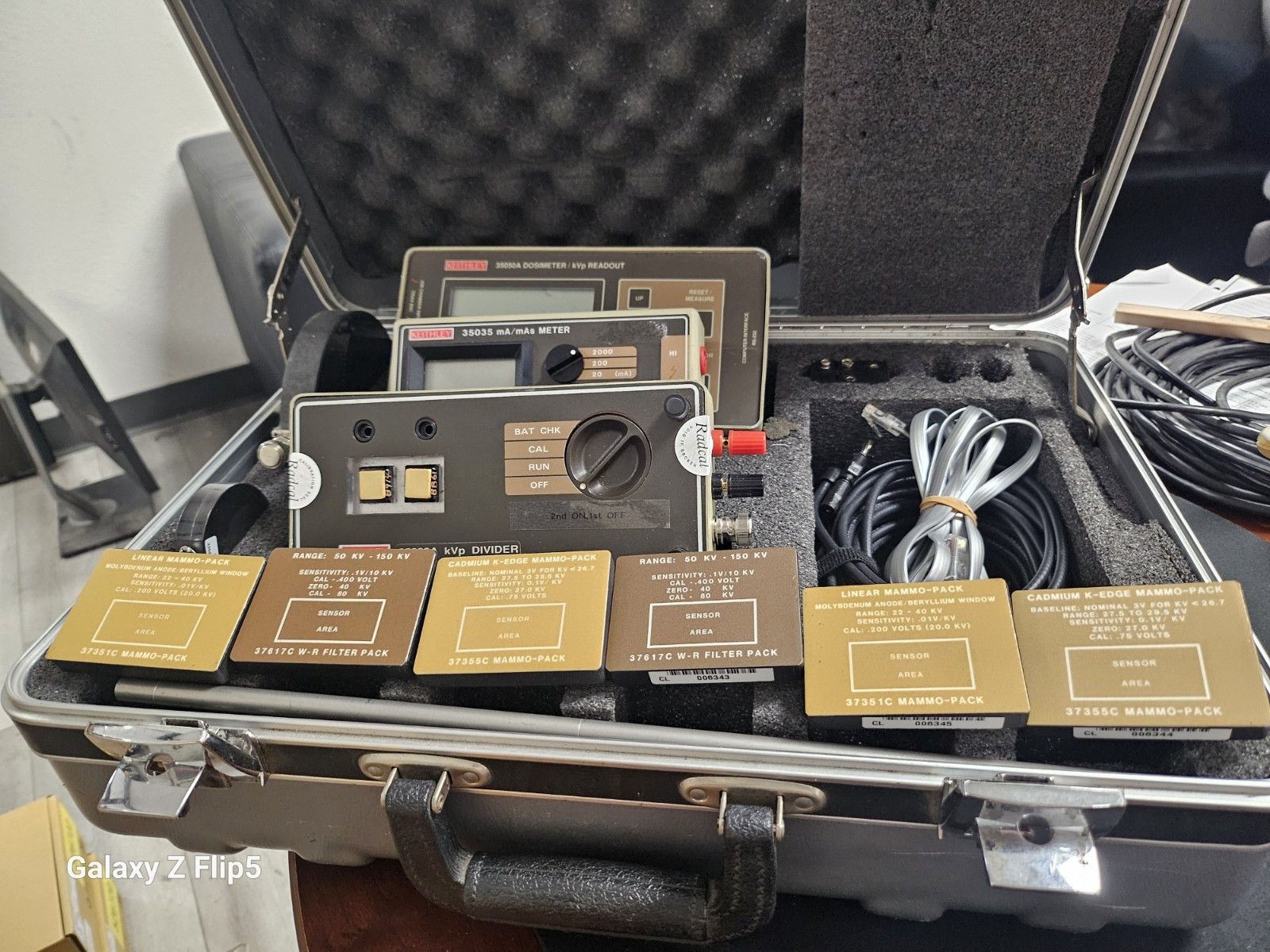 KEITHLEY  35050A DOSIMETER / kVp READOUT
