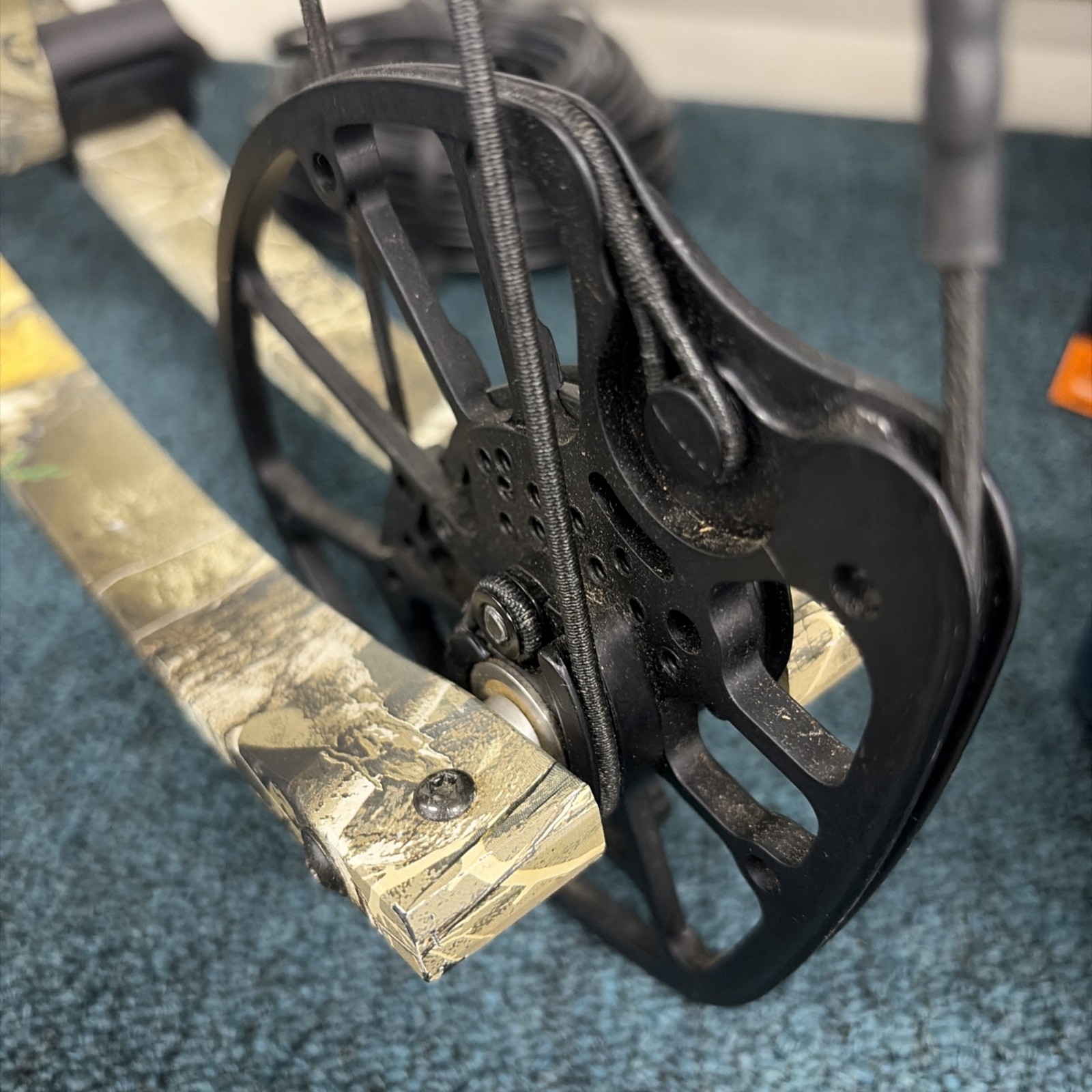 Hoyt Alpha X 30 Camo Compound Bow Package FULLY LOADED