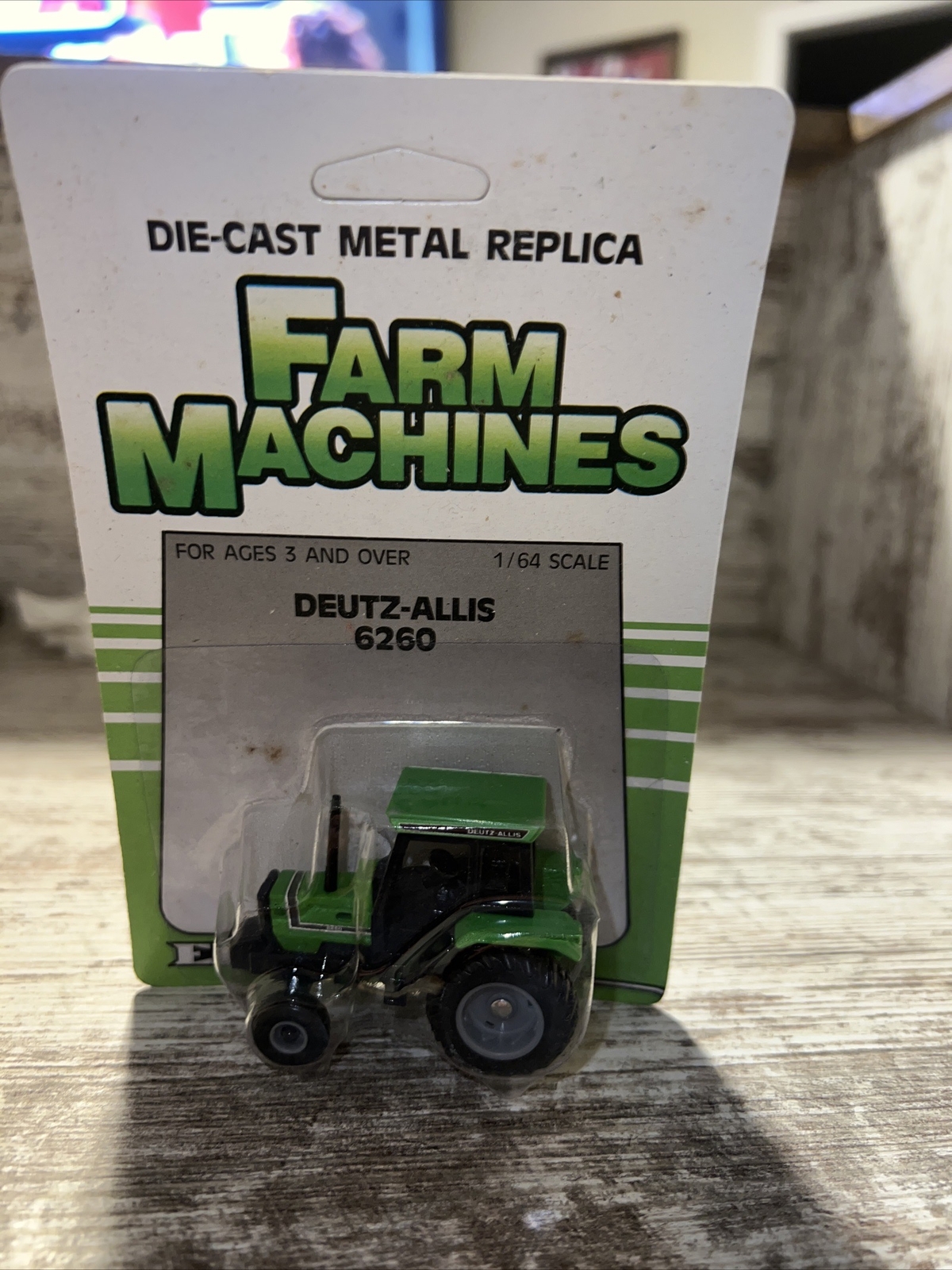 1/64th Scale Deutz-Allis 6260 Cab Tractor 2 Wheel Drive Ertl