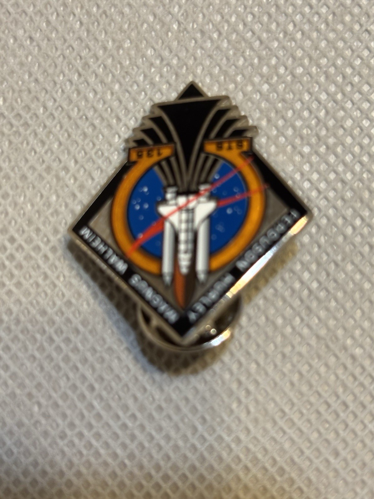 2 NEW SPACE SHUTTLE PROGRAM PINS NASA COMMEMORATIVE