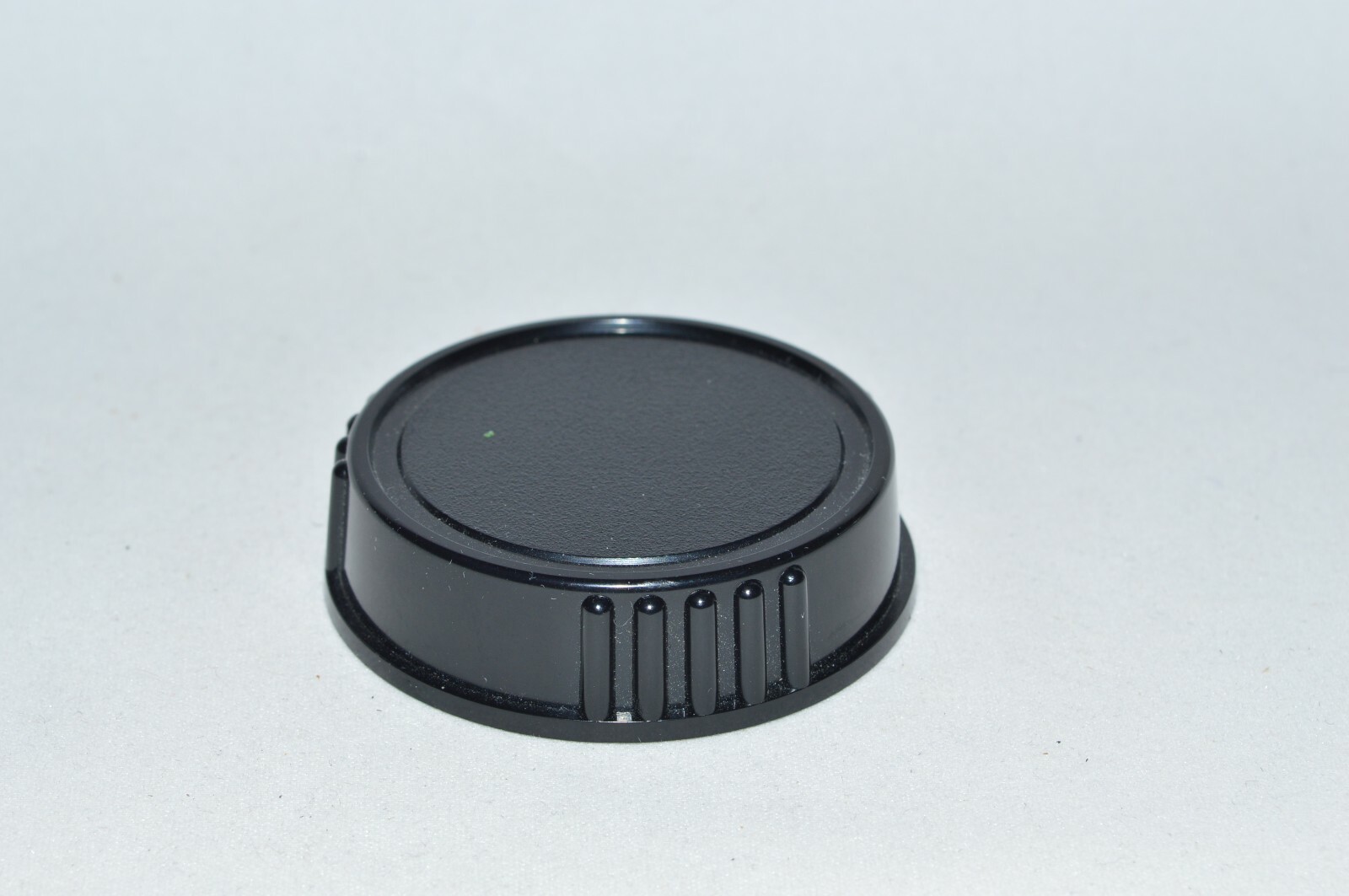 Generic Rigid Plastic Twist-On Rear Lens Cap for Olympus OM (LC-400)