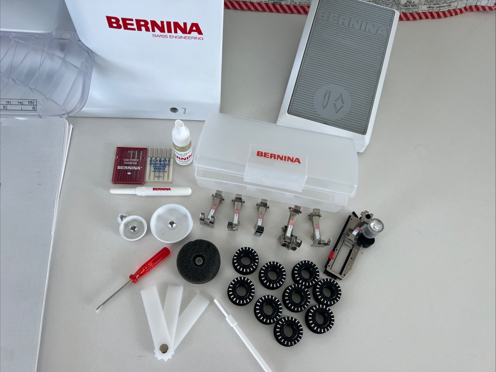 BERNINA B 475 QE Sewing and Quilting Machine