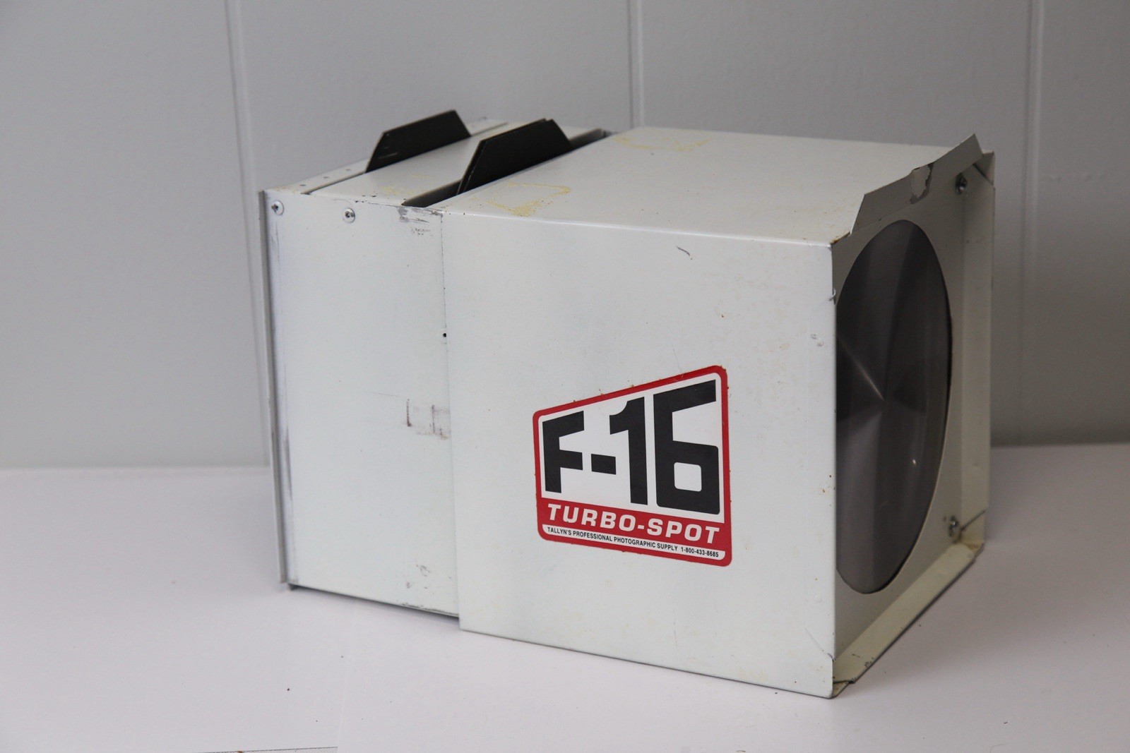 Tallyn's F-16 Turbo-Spot Plus – Light Modifier - sold as is.