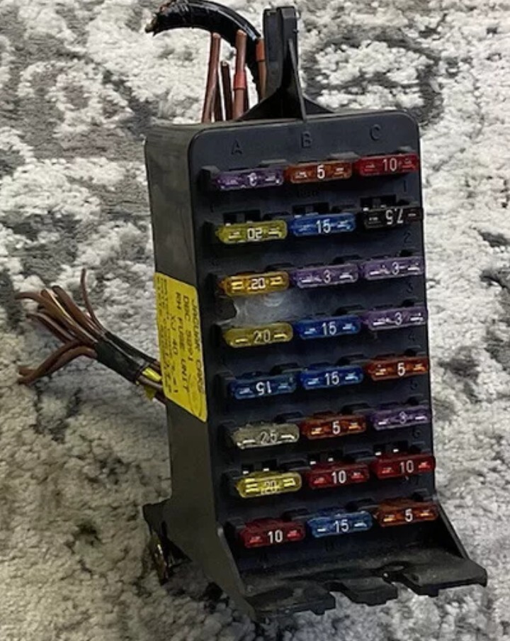 JAGUAR XJ6 FUSEBOX RIGHT HAND PASSENGERS SIDE 1990 DBC5891
