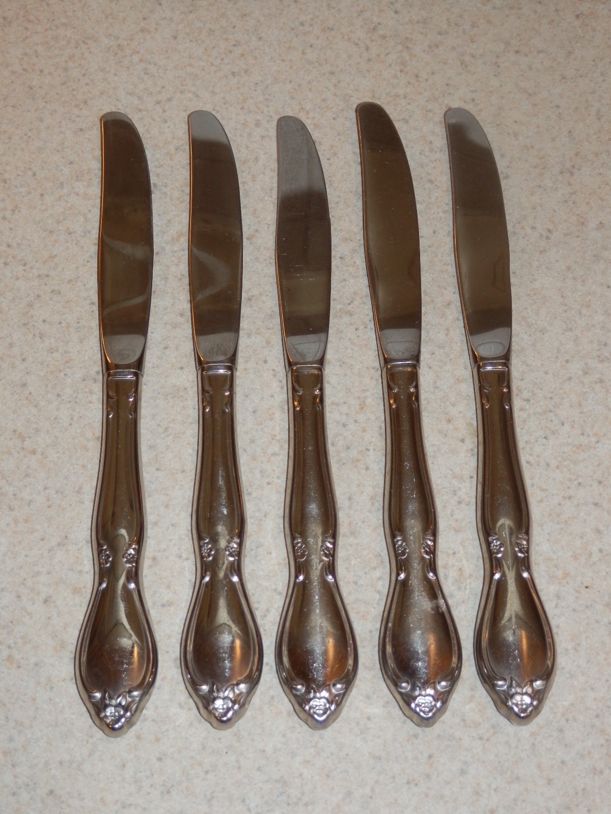 ONEIDA STAINLESS FLATWARE CHATELAINE 5 DINNER KNIVES 8 1/2"