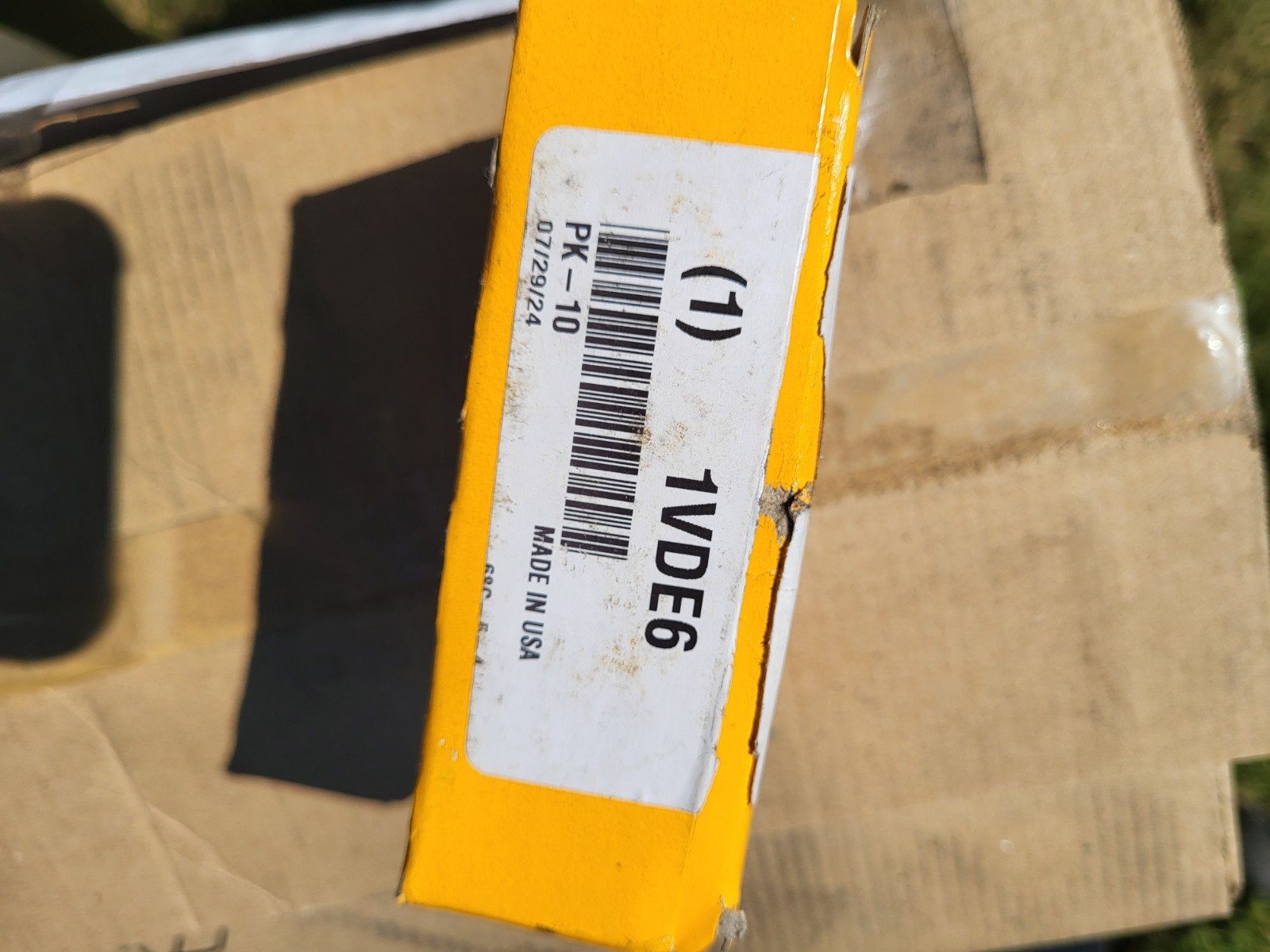 Parker 68C-5-4 5/16" Compression X 1/4" Mnpt Brass Connector 10Pk