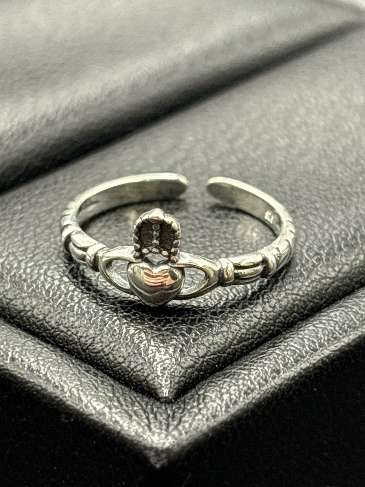 New Condition Sterling Silver Claddagh Toe Ring 925 G13