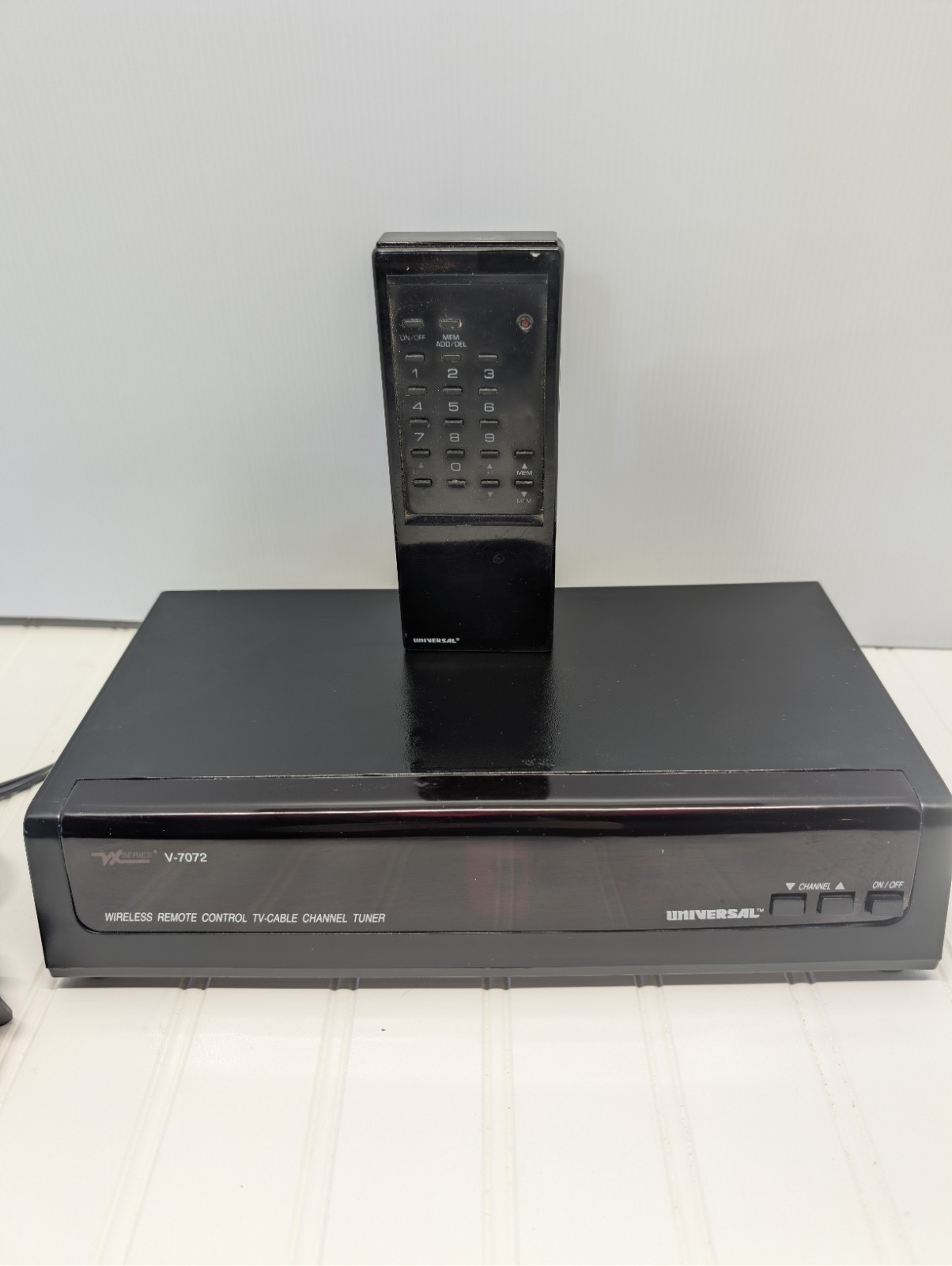 Universal V-7072 Wireless Remote Control TV-Cable Channel Tuner
