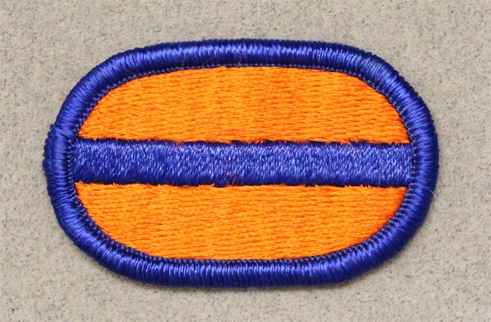 Airborne Oval Patch 932: 327th Signal Battalion - merrowed edge